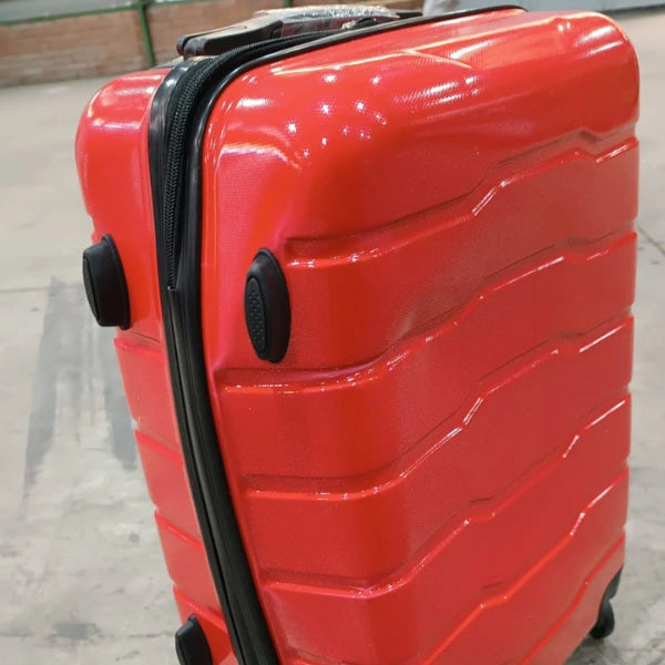 maleta de 10kg color rojo con detalles estéticos no tiene garantía