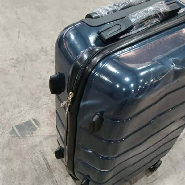 maleta de 10kg color Azul con detalles estéticos no tiene garantía